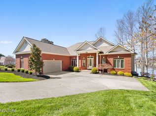 323 Okmulgee Cir, Loudon, TN 37774