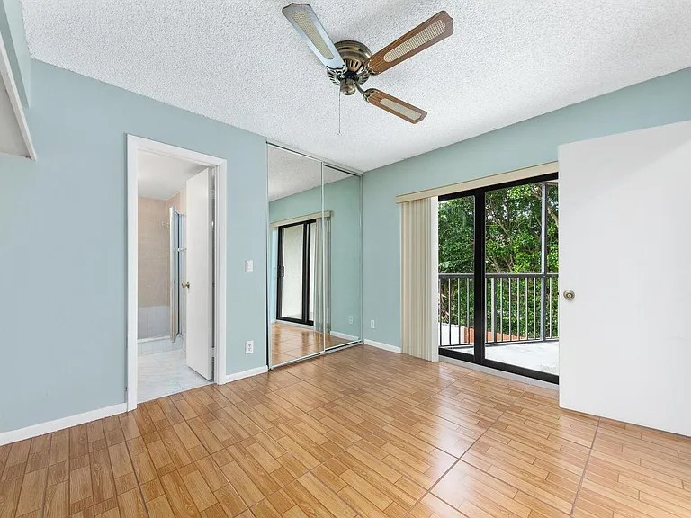 3648 Victoria Dr — Photo 7