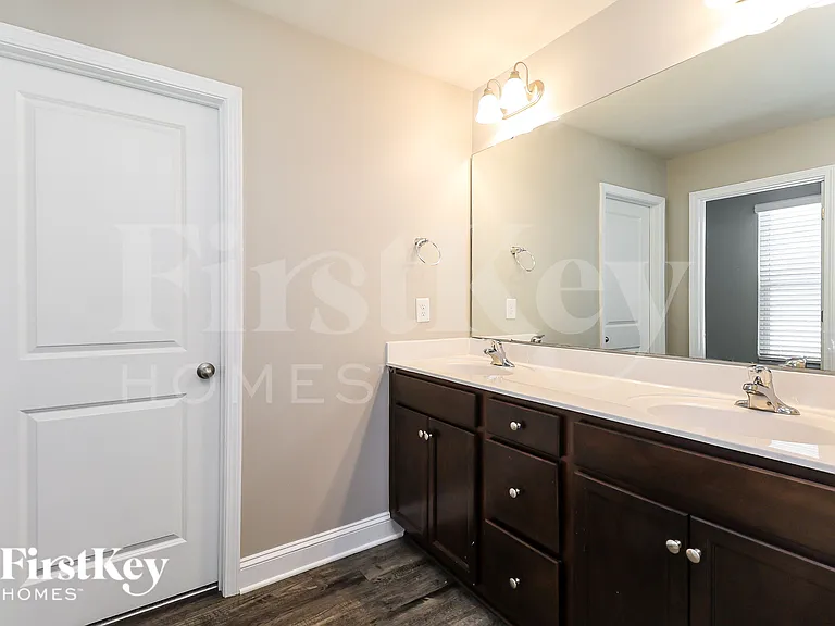 5517 Cobblestone Glen Dr — Photo 13