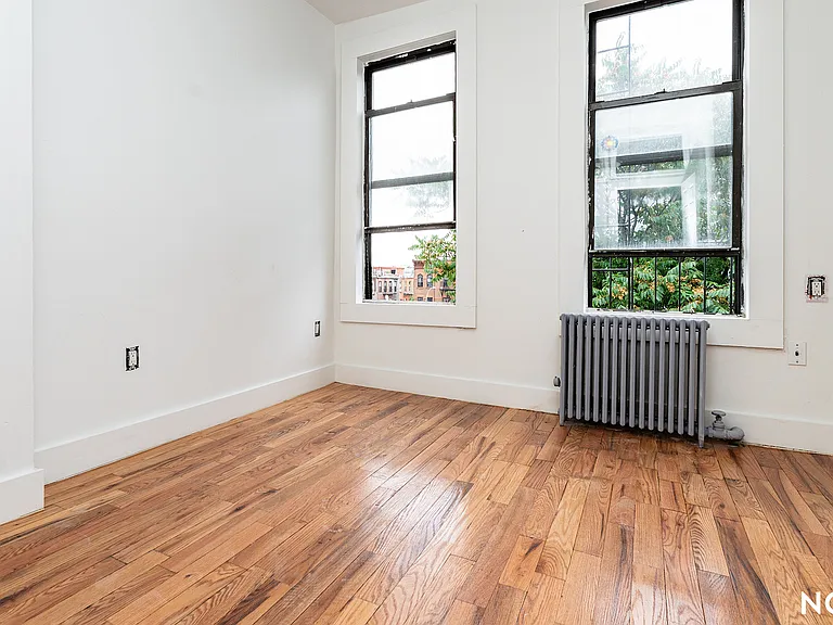 88 Menahan St #3B — Photo 12