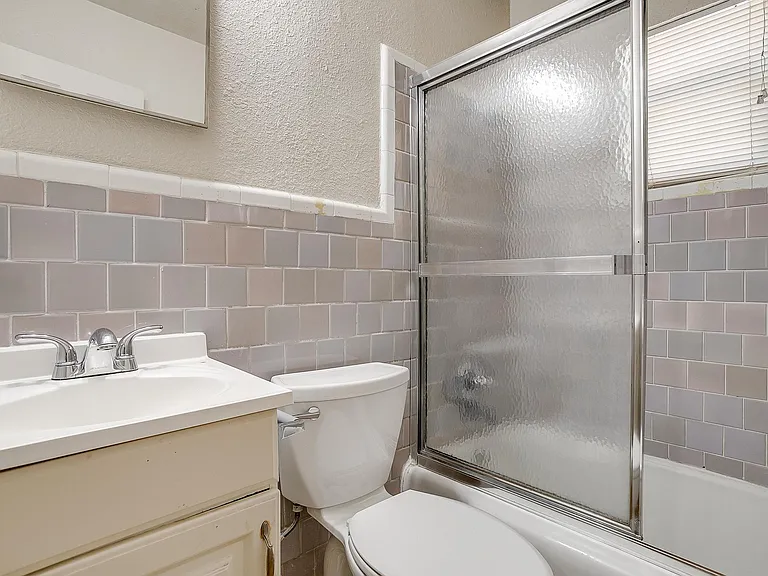 3419 S University Dr #D — Photo 8