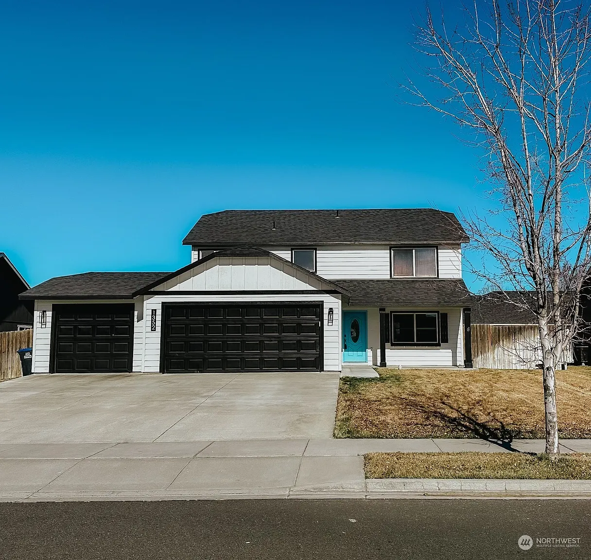 1352 E Crossroad Drive photo 1