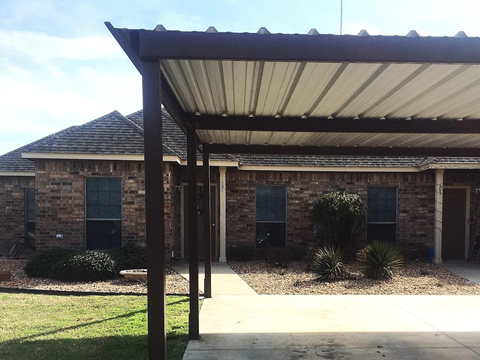 3 bed, 1100 sqft, $1,550 — Photo 2