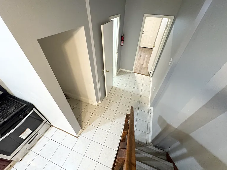 1537 A St SE — Photo 7