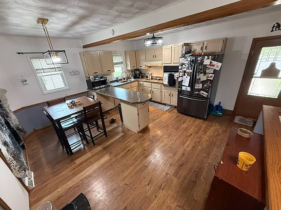 5th image of 304 Blake St