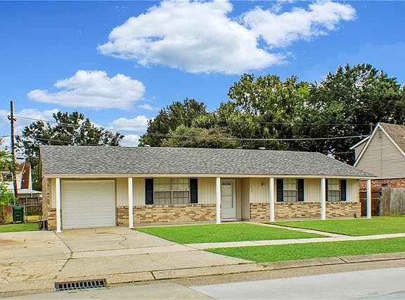 3rd image of 433 Greenwood Dr