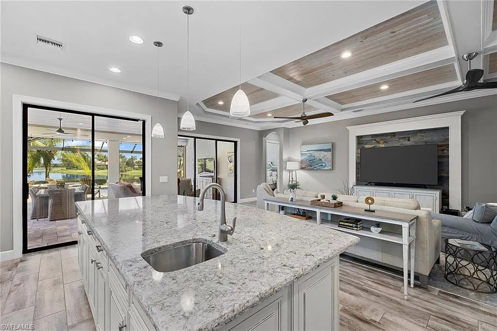 3 bed, 3.0 bath, 2318 sqft, $20,000 — Photo 4