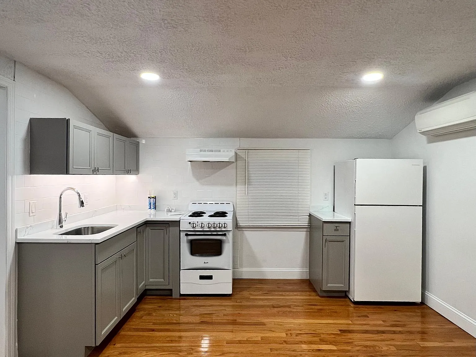 1136 Rottkamp St — Photo 1