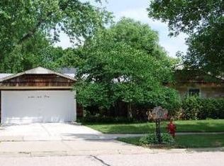 894 Country Ln, Buffalo Grove, IL 60089