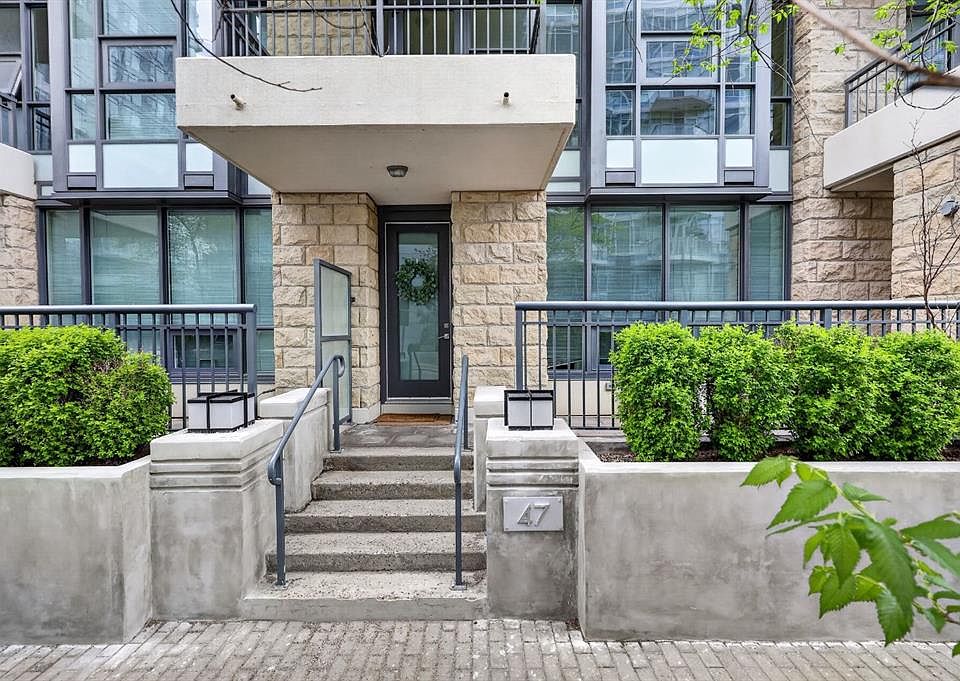 1st image of 47 N Waterfront Mews SW