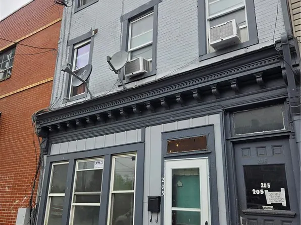 205 Front St #1F, Catasauqua, PA 18032