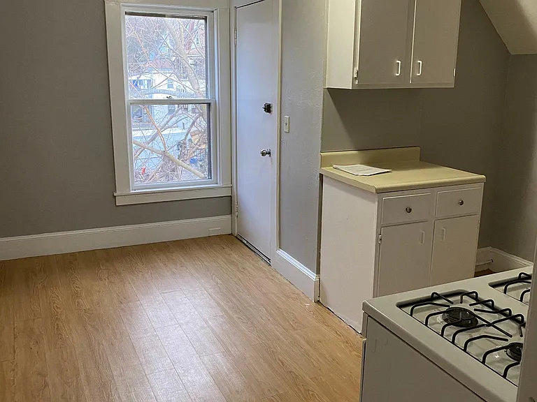 146 Charles St — Photo 12
