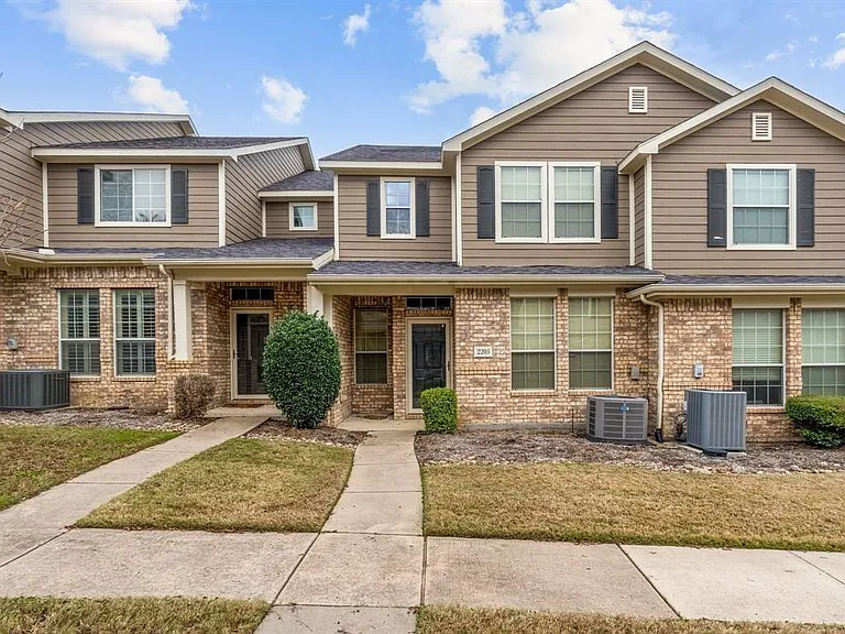 2205 Stoneleigh Pl — Photo 4