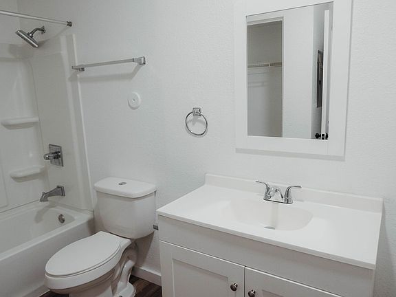 4th image of 1822 N 32nd St #103