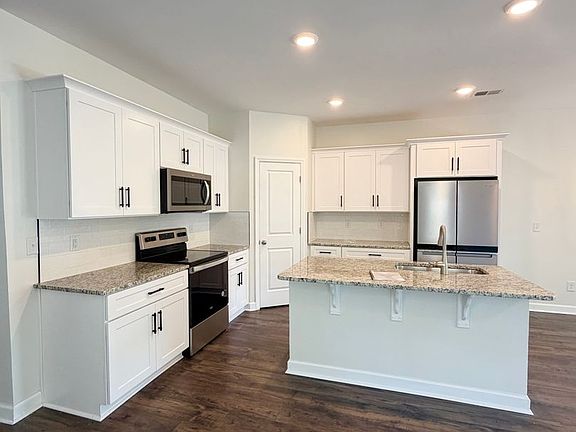 5th image of 610 Santa Clara Dr