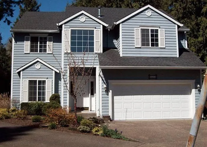 4 bed, 2.5 bath, 2347 sqft, $4,380 — Photo 1