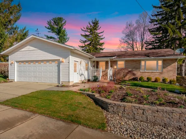 1307 4th St, Lake Odessa, MI 48849