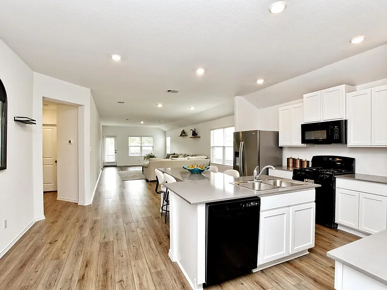 2108 Golden Grain Ln — Photo 6
