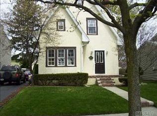 65 Park Blvd, Malverne, NY 11565
