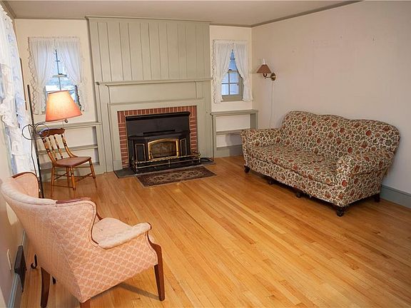 4th image of 11 Tingley Dr