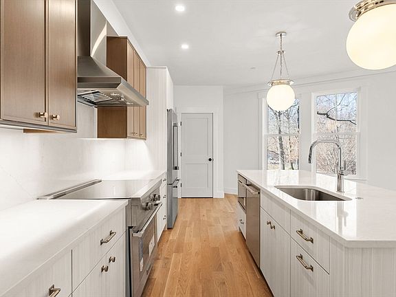 4th image of 6 Dellmore Rd #3