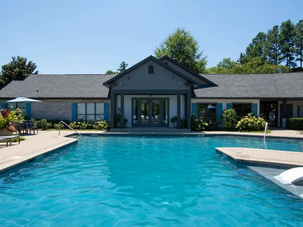 The Lakes Apartments