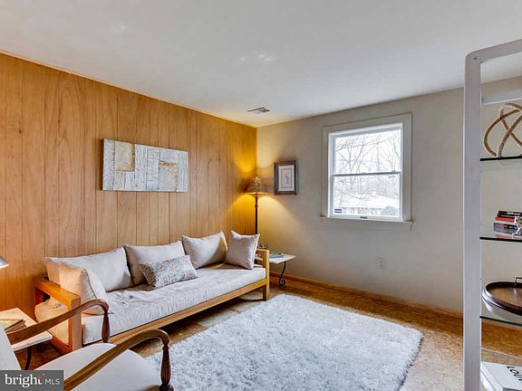 5th image of 3910 Moss Dr
