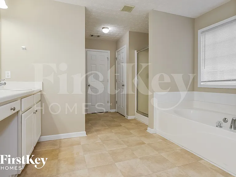 54 Windcrest Dr — Photo 10