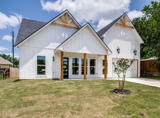204 W Collins St, Decatur, TX 76234