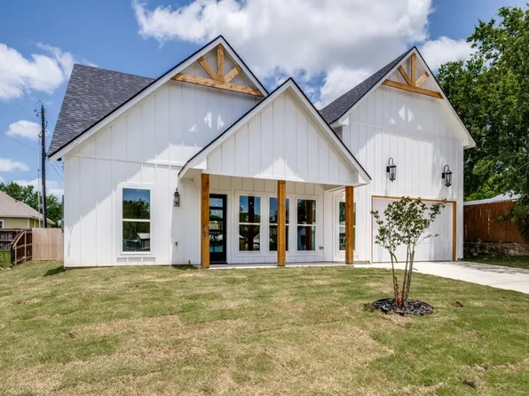 204 W Collins St, Decatur, TX 76234