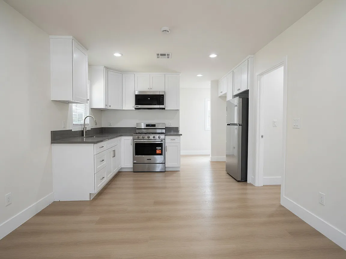 2 bed, 675 sqft, $2,900 — Photo 3