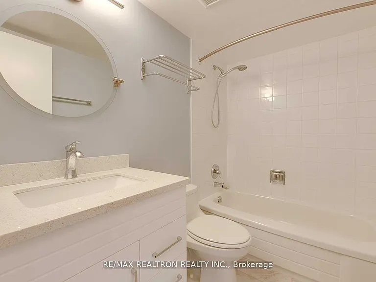 7460 Bathurst St #1609 — Photo 8