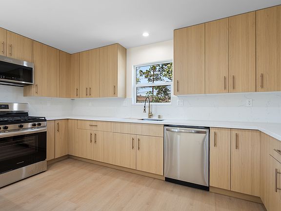 5th image of 3301 S Beverly Dr #3