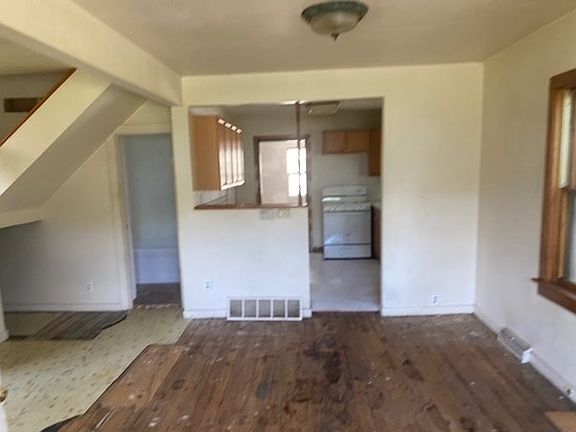 5th image of 809 Queensboro Ave