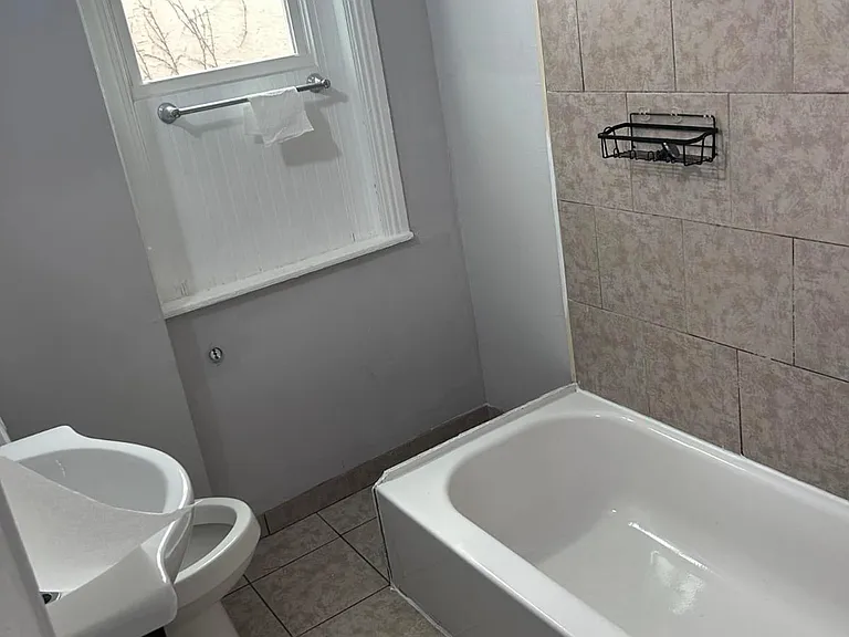 1332 N Hobart St — Photo 21