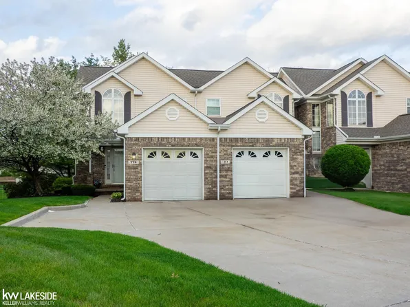 774 Natures Cove Ct, Wixom, MI 48393