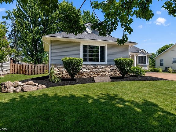 3rd image of 1193 Elm St