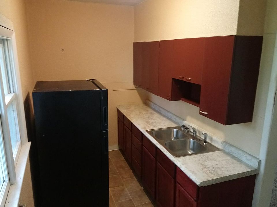 2nd image of 1022 Ridenbaugh St