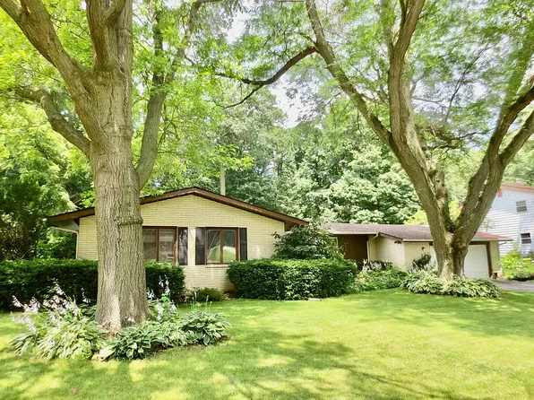 4622 Edgewood Hills Dr #1, Rockford, IL 61108