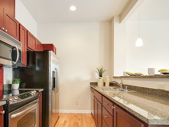 5th image of 2222 152nd Ave NE #6