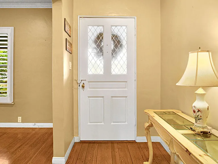 2545 Sycamore Dr — Photo 2
