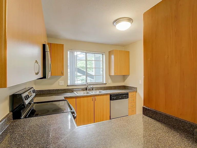Sammamish View — Photo 11