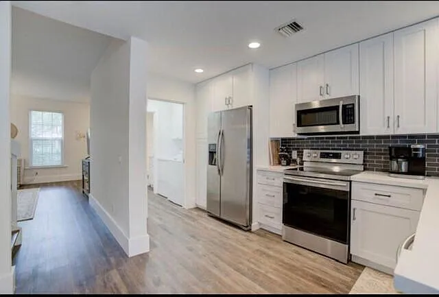 3 bed, 2.5 bath, 1800 sqft, $5,400 — Photo 2