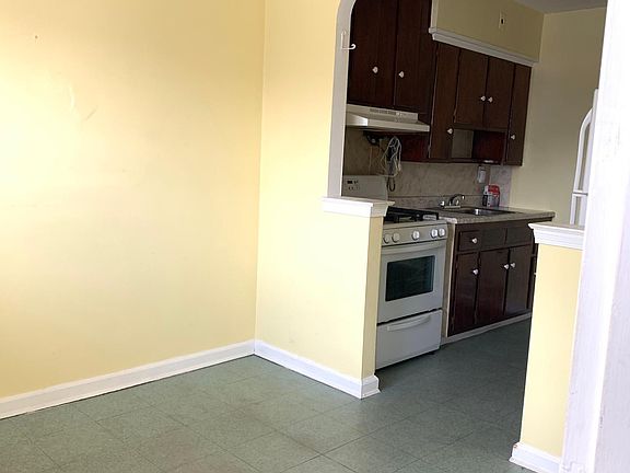 4th image of 2865 Philip Ave #2
