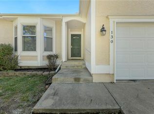 130 SE Ridgeview Ct, Lees Summit, MO 64063
