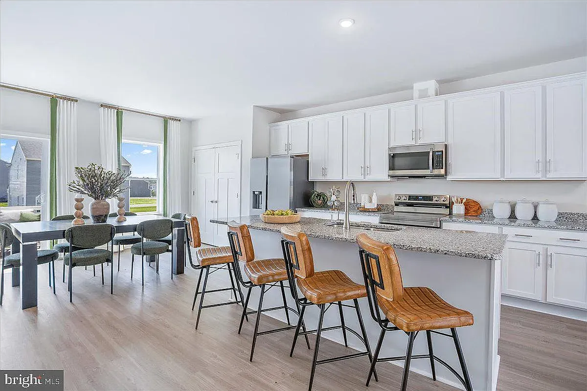 301 Huntwellwest Blvd — Photo 4