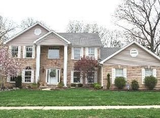 720 Oaksdale Summit Ct, Ballwin, MO 63011