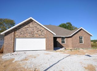 861 E Striper Dr, Nixa, MO 65714