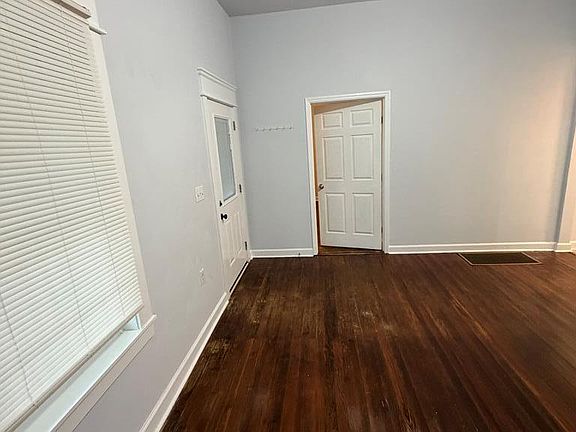3rd image of 1827 Roanoke Ave SW