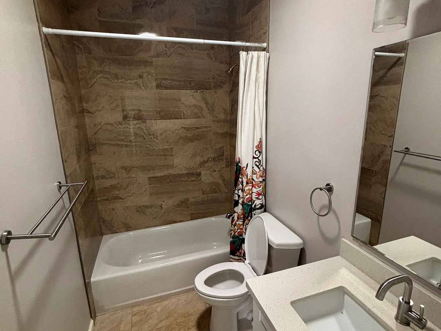 2 bed, 600 sqft, $2,880 — Photo 2